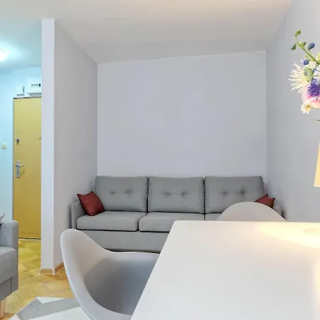 Silver - Acco Rent شقة *
